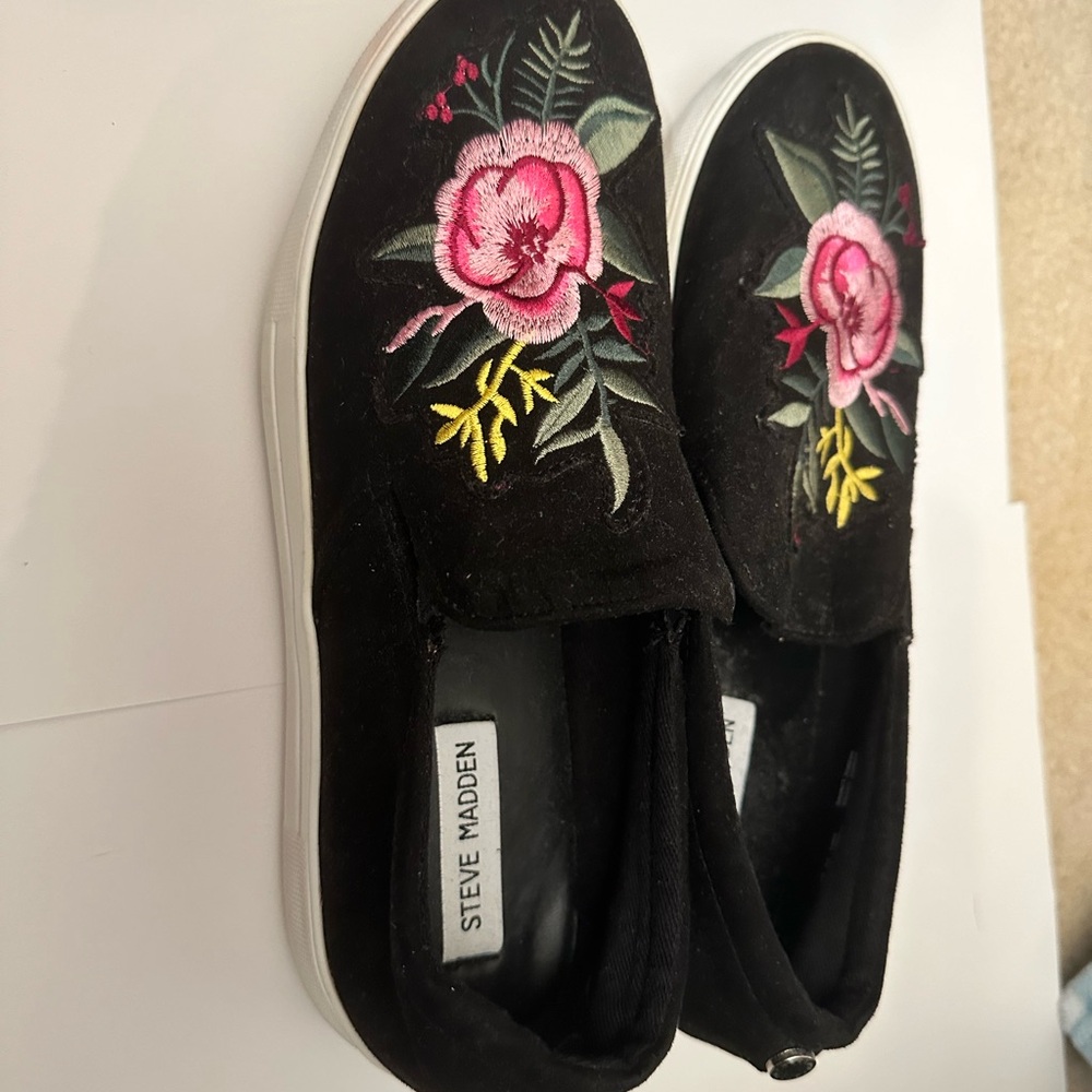 Steve Madden Black Sneakers with Floral Embroidery